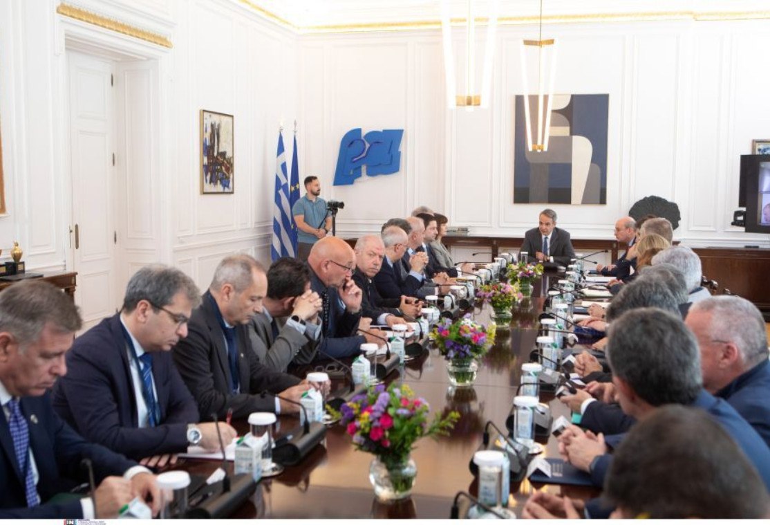 Μητσοτάκης με πρυτάνεις: Δέσμη 11 παρεμβάσεων για να θωρακιστεί η ασφάλεια στα ελληνικά πανεπιστήμια