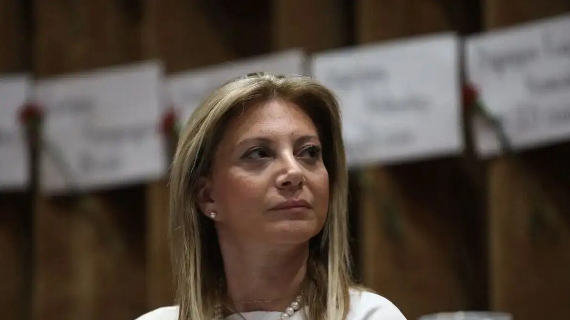 Η Μαρία Καρυστιανού ζητά προανακριτική για εσχάτη προδοσία από Μητσοτάκη έως Σπίρτζη για τα Τέμπη