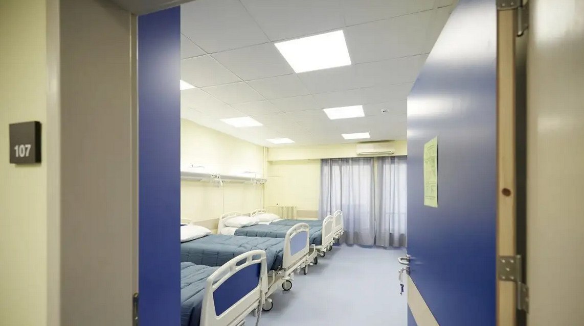 Νοσηλευτής στο Τζάνειο έβαλε λάθος ομάδα αίματος σε 62χρονη - Υπέστη πολλαπλά εγκεφαλικά και νοσηλεύεται διασωληνωμένη