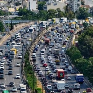 Κίνηση στους δρόμους: «Ασφυξία» σε Κηφισό και Αττική Οδό – Φεύγουν μαζικά οι εκδρομείς για το τριήμερο της Καθαράς Δευτέρας