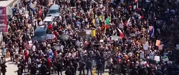 Παράνομες οι συναθροίσεις στο Λος Άντζελες, ανακοίνωσε η Αστυνομία - Επιμένει ο κυβερνήτης της Καλιφόρνιας ότι θα μηνύσει τον Τραμπ για την Εθνοφρουρά