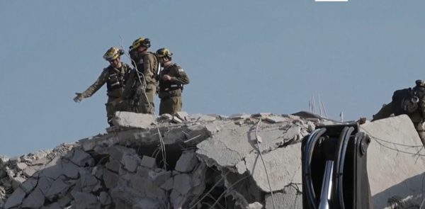 Το Ιράν εξετάζει σοβαρά το κλείσιμο των Στενών του Ορμούζ