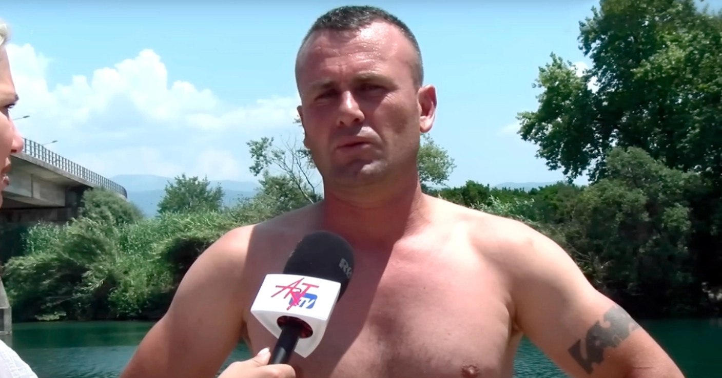 Άραχθος: «Θα κάνω τατουάζ να τα έχω πάντα στην καρδιά μου, δε βούτηξα για την υπηκοότητα», λέει ο άνδρας που βούτηξε για να σώσει τα δυο αγόρια