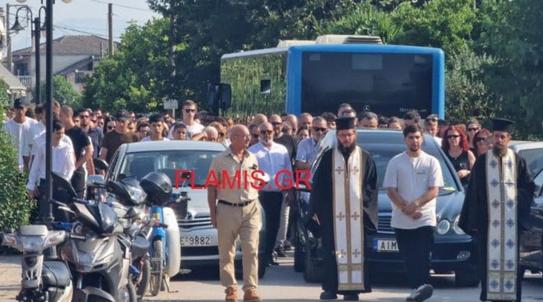 Σπαραγμός στην κηδεία του 14χρονου Σπύρου που πνίγηκε στον Άραχθο