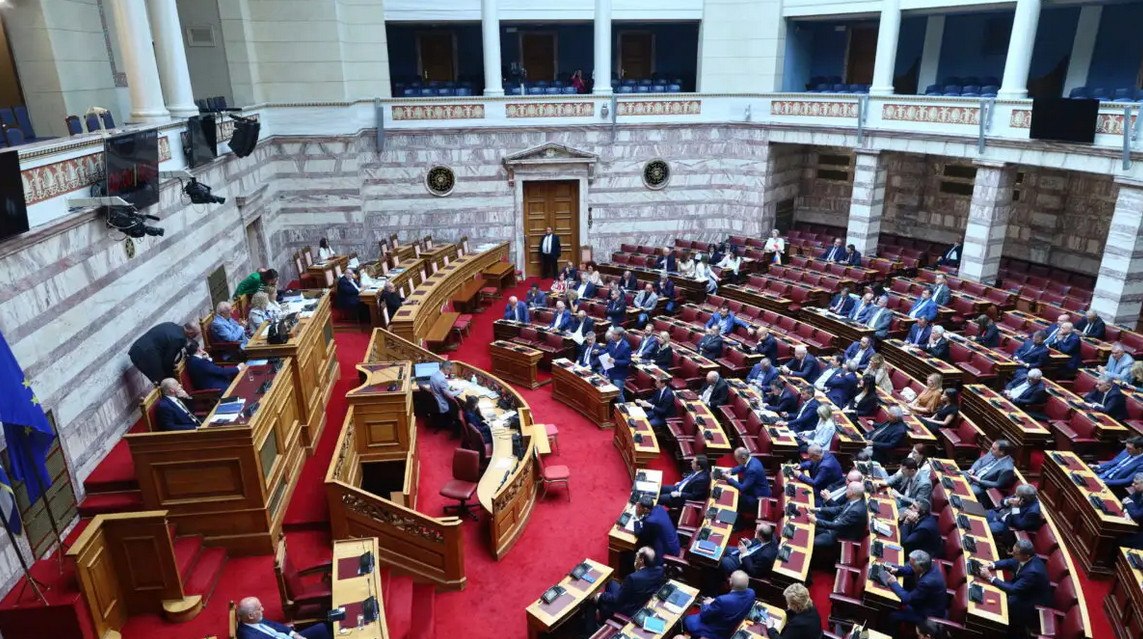 Κατατέθηκε στη Βουλή το νομοσχέδιο για το μεταναστευτικό – Τι προβλέπει, τι αλλάζει στο θεσμικό πλαίσιο