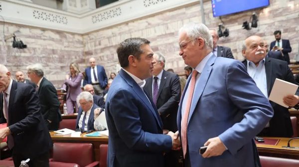 Όχι Τασούλα σε Τσίπρα για τη δημοσιοποίηση των πρακτικών του συμβουλίου πολιτικών αρχηγών μετά το δημοψήφισμα