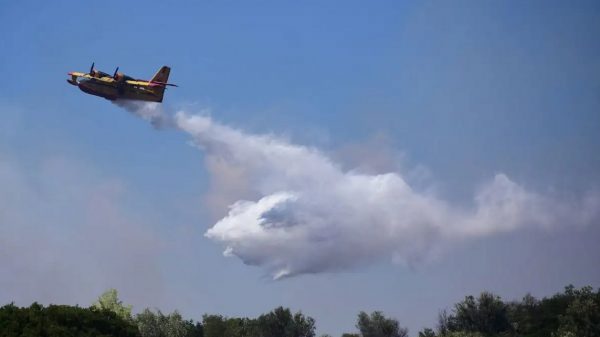 Φωτιά στη Σπάρτη – Σηκώθηκαν 4 εναέρια μέσα