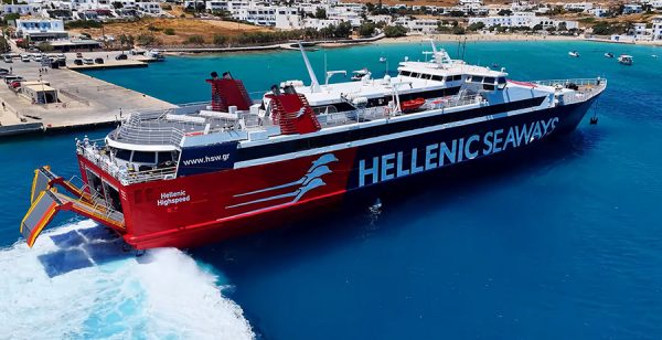 Εντυπωσιακή μανούβρα πλοίου στο Κουφονήσι – Έδεσε με ακρίβεια στο λιμάνι σε 3 λεπτά