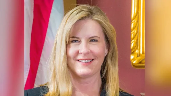 Μινεσότα: Βουλευτής δολοφονήθηκε από ένοπλο που παρίστανε τον αστυνομικό – «Τέτοια βία δεν θα γίνει ανεκτή» είπε ο Τραμπ