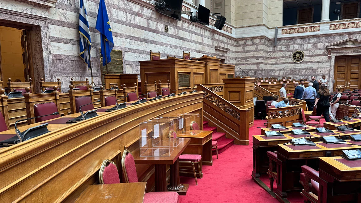 Βουλή: Προετοιμασίες για την πρωτόγνωρη ψηφοφορία για την Προανακριτική με 14 κάλπες - Πάνω από 12.000 τα ψηφοδέλτια