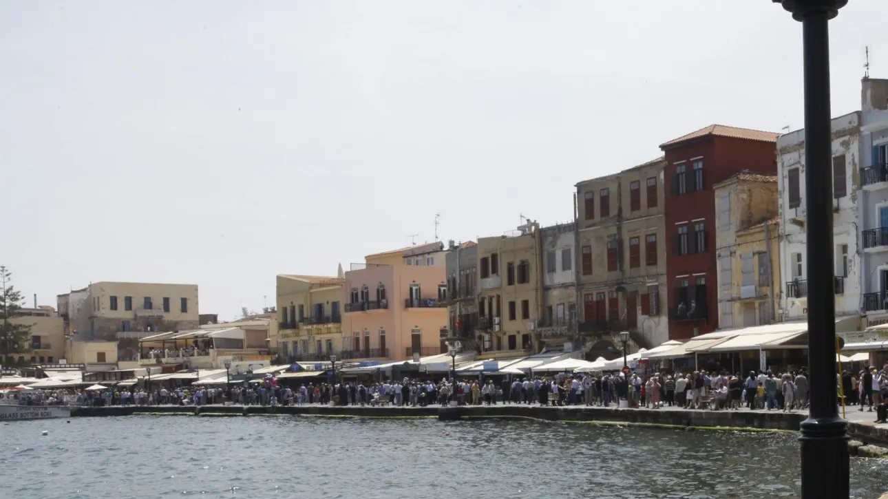 Σοκ στα Χανιά: 34χρονη που διασκέδαζε σε μπαρ στο λιμάνι υπέστη ανακοπή -Δίνει μάχη για τη ζωή της στη ΜΕΘ