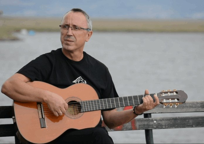 Ο Πύρρος Πουλίτσας και αγαπημένοι καλλιτέχνες σήμερα Δευτέρα στη "Χώρα"