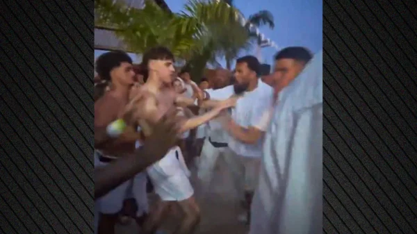 Αδιανόητος καυγάς σε κλαμπ στη Ζάκυνθο, μπουνιές και σπρωξίματα ανάμεσα σε τουρίστες - Δείτε βίντεο