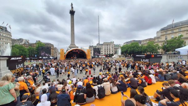 McLaren και Allwyn «έβαψαν» πορτοκαλί την Trafalgar Square