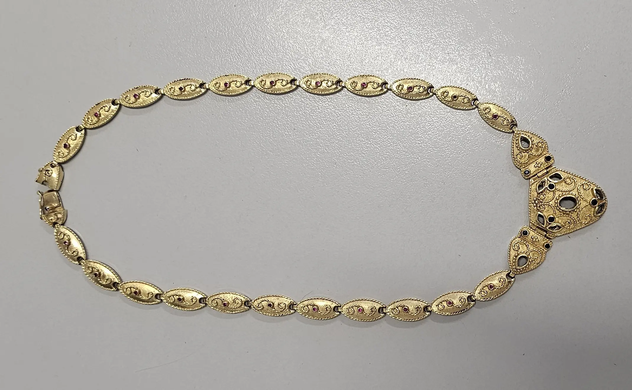 Στα χέρια της αστυνομίας οι δράστες κλοπής χρυσού περιδέραιου από την Παναγία Προυσιώτισσα