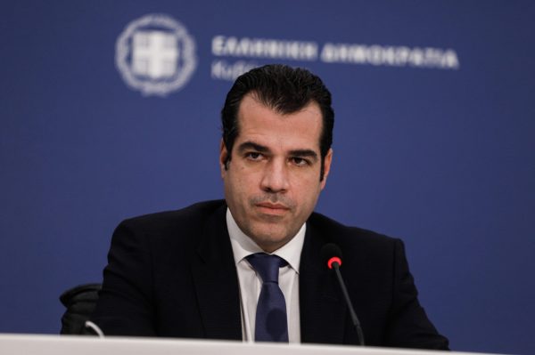 Πλεύρης προς παράνομους μετανάστες: Ζητήστε να επιστρέψετε, γιατί και θα φυλακιστείτε και θα επιστρέψετε