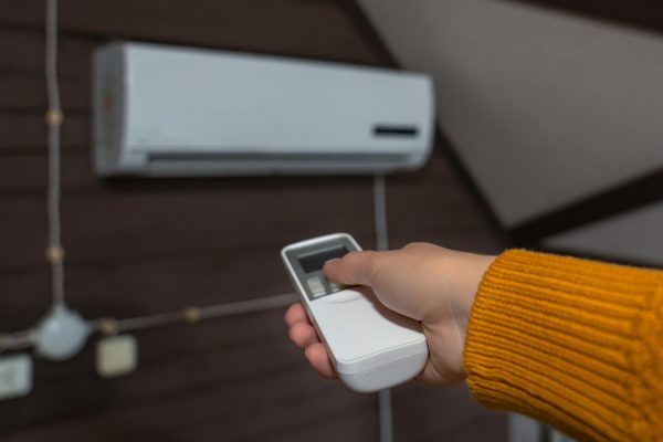 Πώς να κοιμηθείτε καλύτερα όταν έχει ζέστη… χωρίς κλιματιστικό