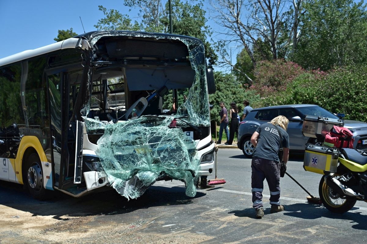 ΟΑΣΑ: ΕΔΕ για το τροχαίο στη Βούλα - Τα λεωφορεία παραδόθηκαν σε κυκλοφορία τον Οκτώβριο του '24