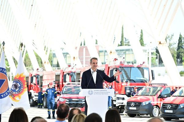 Παραδόθηκαν 164 νέα οχήματα στην Πυροσβεστική – Κυριάκος Μητσοτάκης: «Ακολουθούμε έναν σχεδιασμό ο οποίος με προσήλωση και επιμονή αποδίδει»