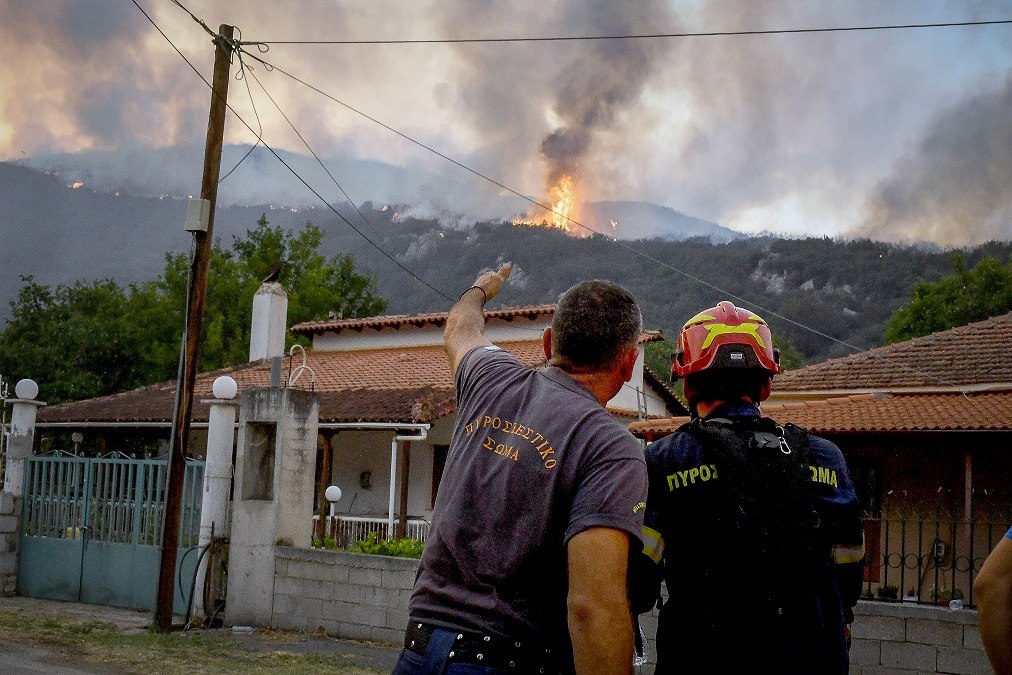 Φωτιά στον Φενεό Κορινθίας: Μεγάλη αναζωπύρωση πάνω από την Λαύκα (ΒΙΝΤΕΟ)