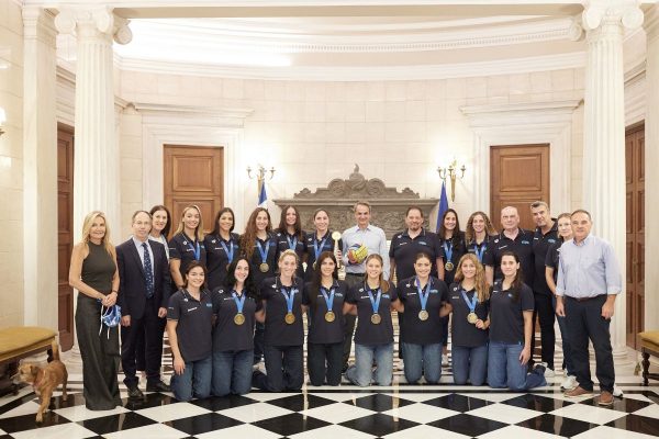 Κυριάκος Μητσοτάκης και Μαρέβα Γκραμπόφσκι υποδέχθηκαν την Εθνική πόλο Γυναικών στο Μέγαρο Μαξίμου: Θα μου μείνει το πώς τραγουδούσατε τον εθνικό ύμνο