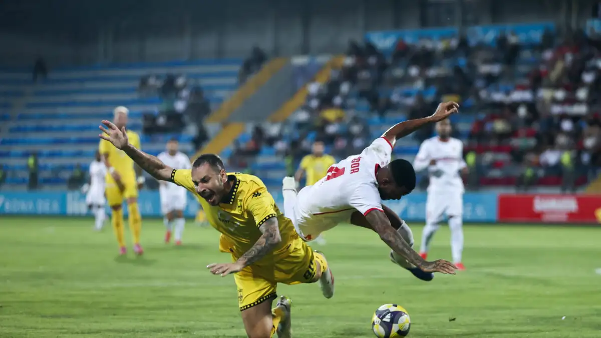 Αράζ – Άρης 2-1: «Μπλακ άουτ» και ήττα με ανατροπή για τους Θεσσαλονικείς στο Conference League