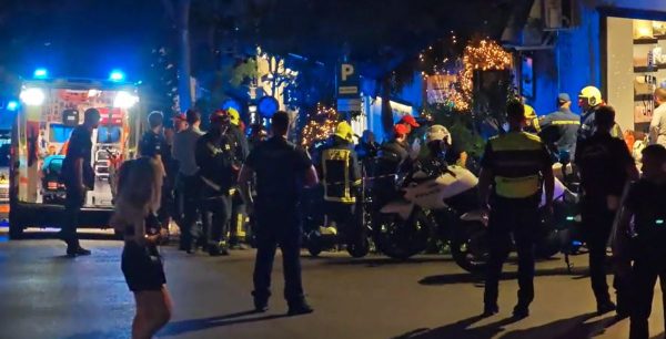 Αυτοκίνητο έπεσε σε εστιατόριο στο Κολωνάκι - Αναφορές για αρκετούς τραυματίες, ο ένας σοβαρά