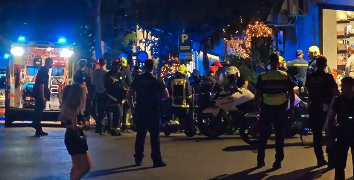 Αυτοκίνητο έπεσε σε εστιατόριο στο Κολωνάκι - Αναφορές για αρκετούς τραυματίες, ο ένας σοβαρά