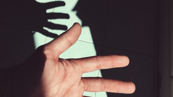 Λαμία: Κατ’ οίκον έκτιση της ποινής για τον 89χρονο που έπιασε από το λαιμό τη σύζυγό του