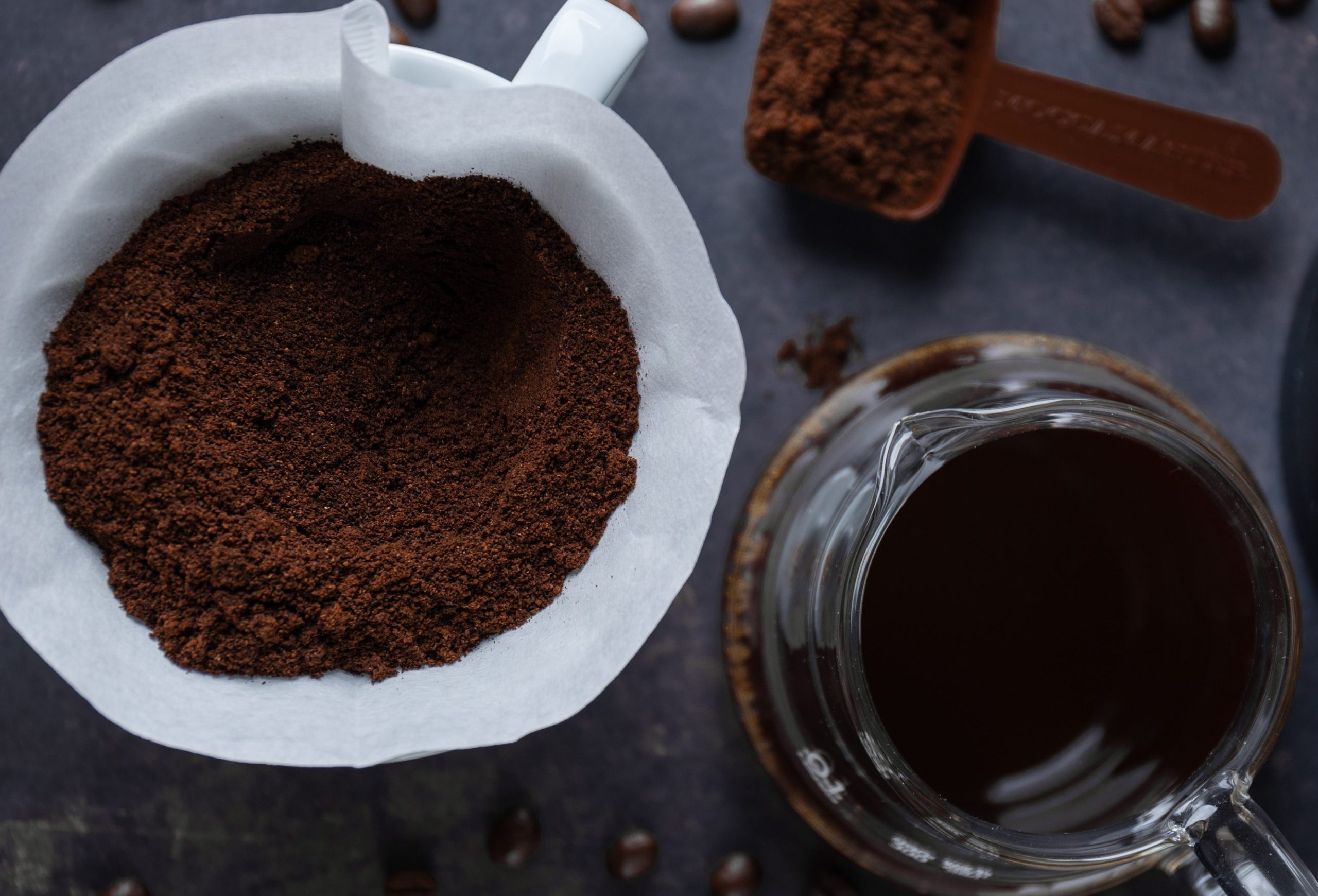 Γιατί πρέπει πάντα να βάζετε στο ψυγείο το κατακάθι του καφέ πριν το πετάξετε