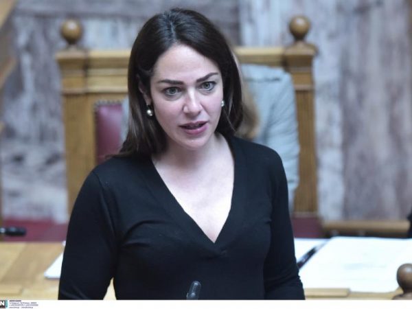 Δόμνα Μιχαηλίδου: «Τα παιδιά των πυροσβεστών μας θα αποκτήσουν τις δικές τους κατασκηνώσεις»