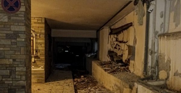 Ισχυρή έκρηξη σε πολυκατοικία στη Θεσσαλονίκη - Τρομοκρατικό χτύπημα βλέπει η Αστυνομία