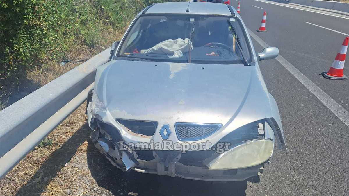 Εκτροπή αυτοκινήτου στην εθνική οδό έξω από τη Λαμία - Δείτε εικόνες