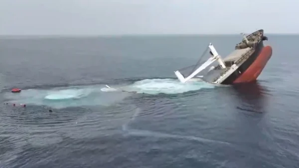 Αγωνία για τον Έλληνα ένοπλο φρουρό του Eternity C, φέρεται να τον έχουν απαγάγει οι Χούθι - Συγκλονιστικό βίντεο από την επίθεση στο πλοίο