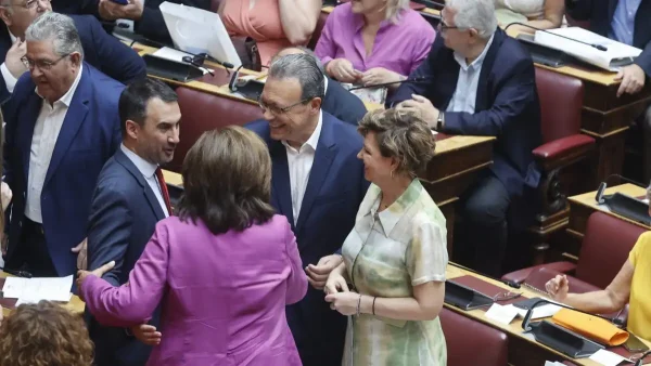 Πρώτο κοινό βήμα ΣΥΡΙΖΑ και Νέας Αριστεράς: Κατέθεσαν κοινό αίτημα με 37 υπογραφές για προανακριτική για Βορίδη και Αυγενάκη