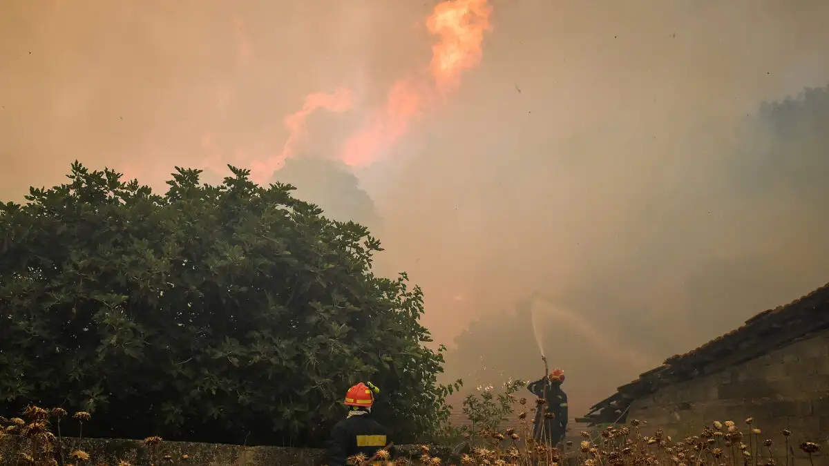 Σε ύφεση το πύρινο μέτωπο στον Φενεό Κορινθίας - Στη μάχη της κατάσβεσης 21 εναέρια μέσα, δύο συλλήψεις