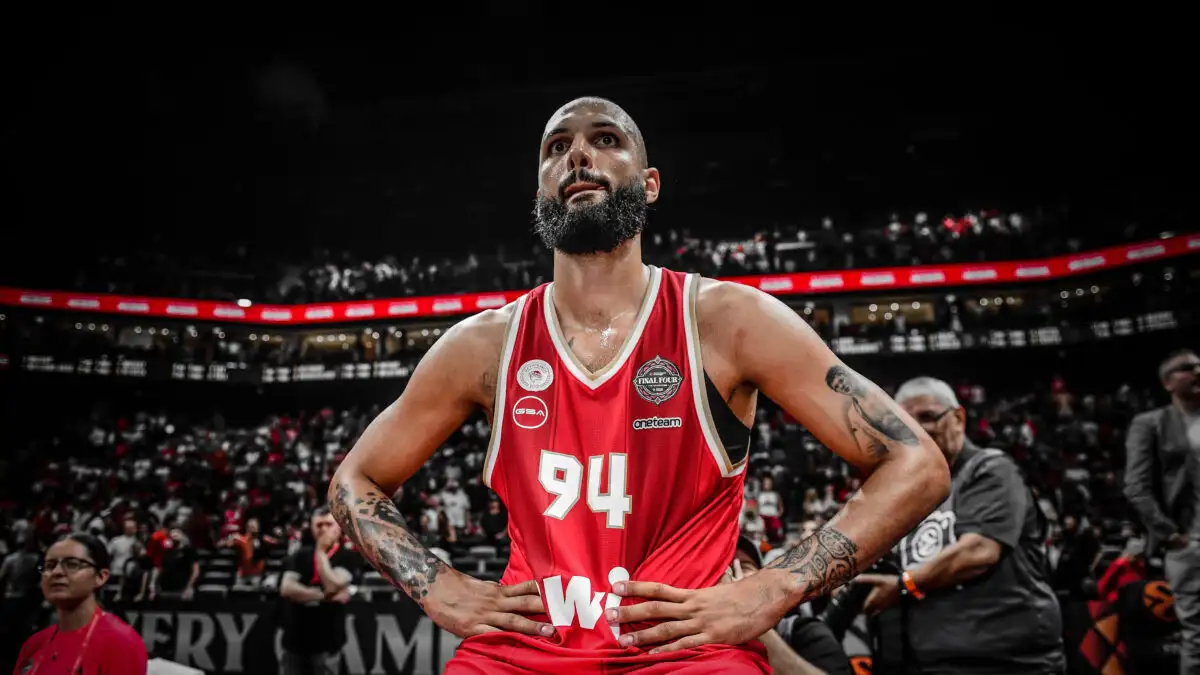 Διάψευση από τον Εβάν Φουρνιέ: «Ψέματα, δεν έχω υπογράψει τίποτα»