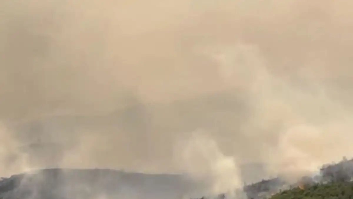 3 τραυματίες από τη φωτιά στο Δέλβινο στην Αλβανία - Κάηκαν 10 ακατοίκητα σπίτια και μια εκκλησία