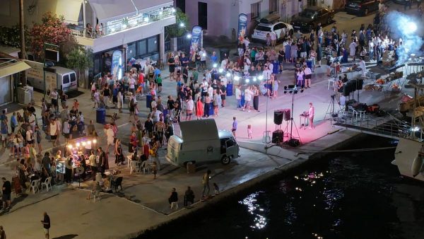 Καλοκαιρινή βραδιά με μουσική και street food στη Γλύφα