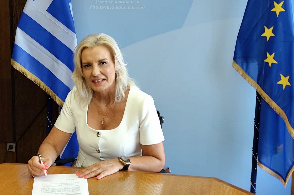 Ορκίστηκε η νέα ΓΓ Αποκεντρωμένης Διοίκησης Θεσσαλίας - Στερεάς η Ρένα Καραλαριώτου