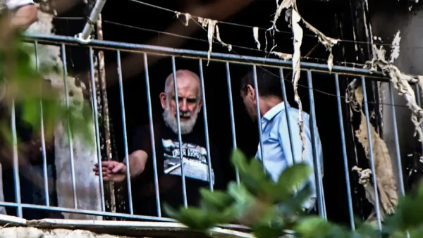 Πέτρος Φιλιππίδης: Αυτοψία από κλιμάκιο της Αντιμετώπισης Εγκλημάτων Εμπρησμού στο διαμέρισμα που έπιασε φωτιά