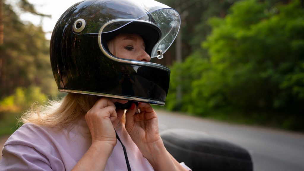 Φθιώτιδα: Επτά παραβάσεις για οδήγηση χωρίς κράνος - Η μία σε ντελιβερά