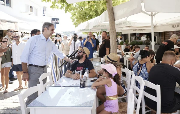 Κυριάκος Μητσοτάκης από τη Σκιάθο: Υποχρέωσή μου να βρίσκομαι σε κάθε γωνιά της Ελλάδας – Όλοι κρινόμαστε