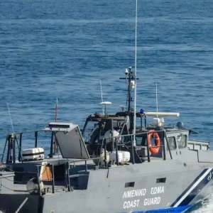 Διάσωση 59 μεταναστών βόρεια των Καλών Λιμένων από σκάφος της Frontex
