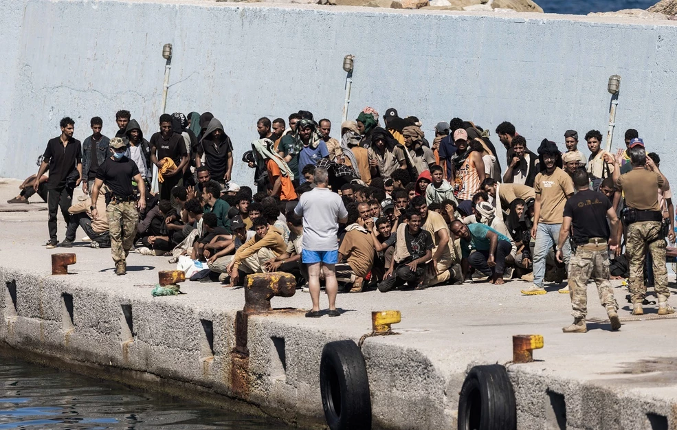 Πώς θα απαντήσει η Ελλάδα στη νέα πρόκληση από τη Λιβύη – Σε πλήρη εφαρμογή το αυστηρό πλαίσιο για το μεταναστευτικό