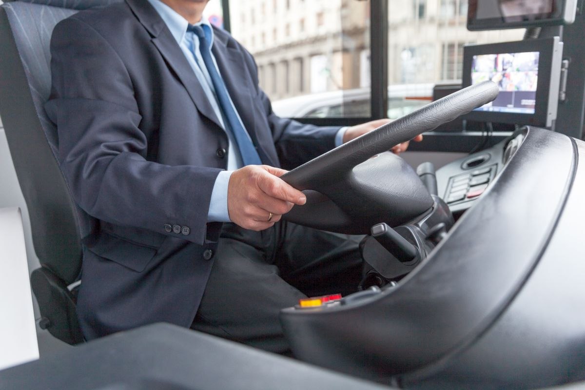 Ρόδος: Οδηγός λεωφορείου υπέστη έμφραγμα και πέθανε λίγο πριν επιβιβάσει τουρίστες