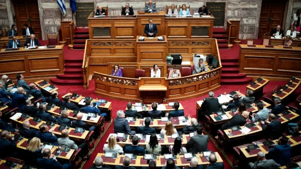 Δείτε live: Δεύτερη μέρα πολιτικής σύγκρουσης στη Βουλή για την υπόθεση ΟΠΕΚΕΠΕ