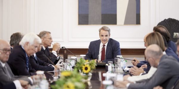 Συνάντηση Μητσοτάκη με τους επικεφαλής των Ιδρυμάτων της «Πρωτοβουλίας '21» -Η δράση και το κοινωνικό έργο τους