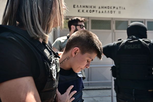 Απασφάλισε ο αδερφός της Ειρήνης Μουρτζούκου: «Να πάει και η μάνα μου στη φυλακή»