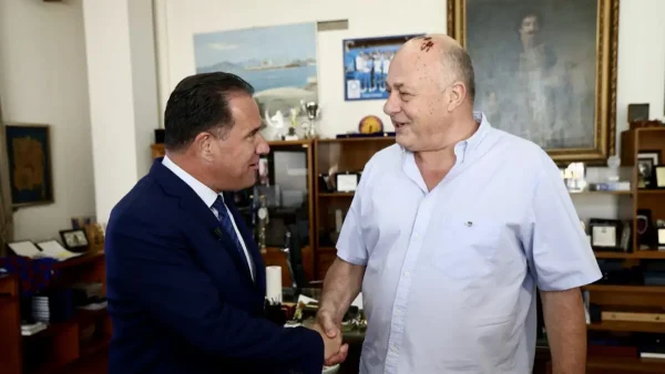 Άδωνις Γεωργιάδης και Αχιλλέας Μπέος σε έναν ιδιαίτερο διάλογο – «Είσαι ο Ρονάλντο» του είπε ο δήμαρχος Βόλου